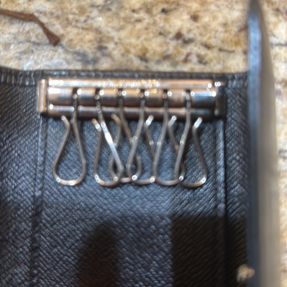 Louis Vuitton Keyholder - Picture 9 of 12